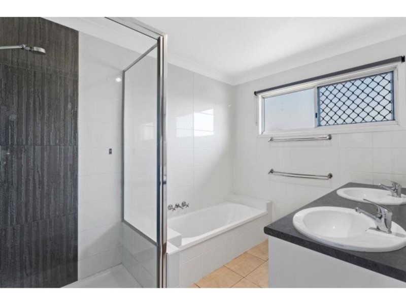 4 Broughton Street, Kawana QLD 4701